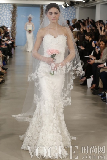 心型抹胸婚纱_2014春夏婚纱趋势 心型抹胸成主流(2)