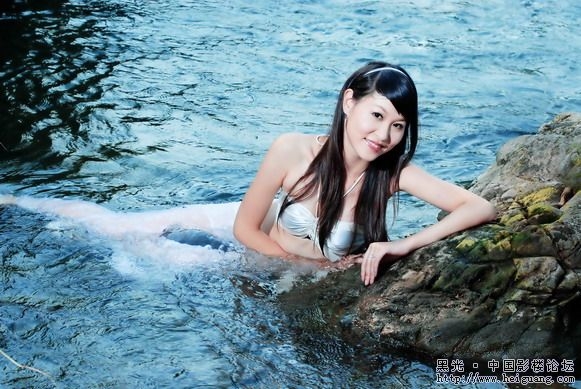 梦见鳄鱼在水里_在水里拍婚纱照